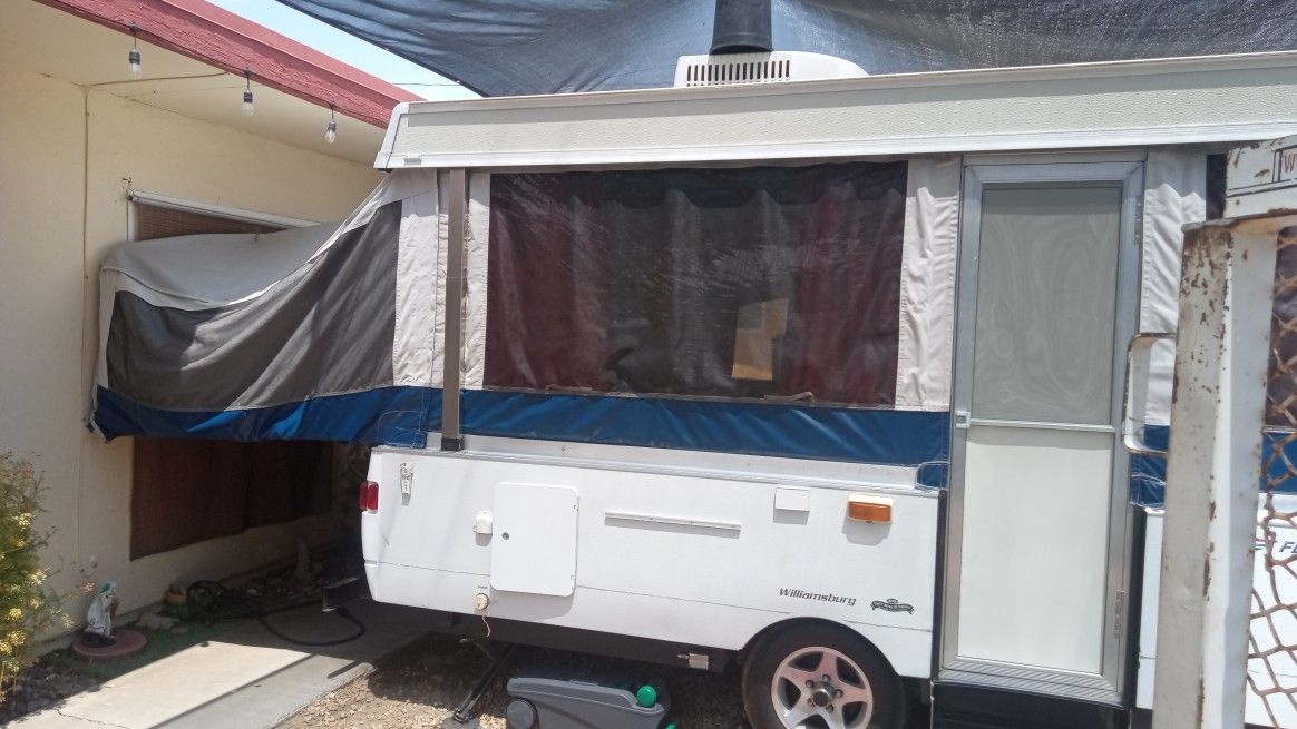 Fleetwood Camper