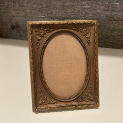 Vintage Style Ornate Gold Photo Frame Oval Opening Decorative Frame