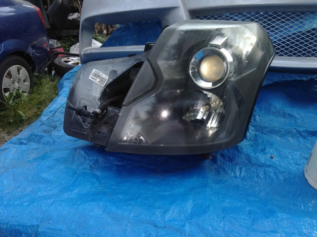 Cadillac CTS 2005 headlight