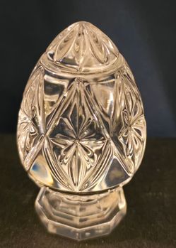 Vintage Bleikristall 24% Lead Crystal Footed Egg paperweight
