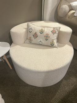 White Boucle Round Accent Chair – Modern Lounge Chair