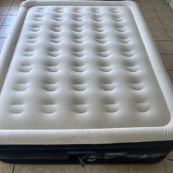Inflatable Bed with built In pump