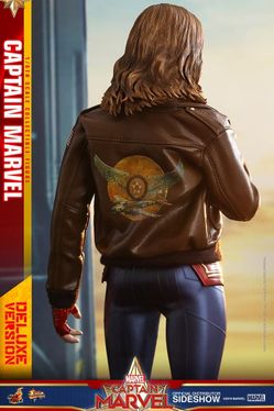 HOT TOYS CAPTAIN MARVEL MMS521 DELUXE VERSION