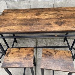 5 pc table with chairs set, table size 47 x 23 x 32“