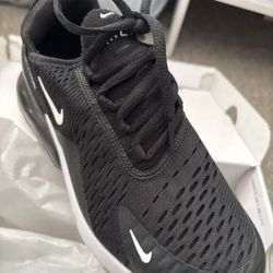 Women Nike Air max 270 Sneakers Size 7.5 
