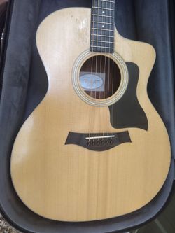 Taylor 114ce Acoustic / Electric Guitar + case