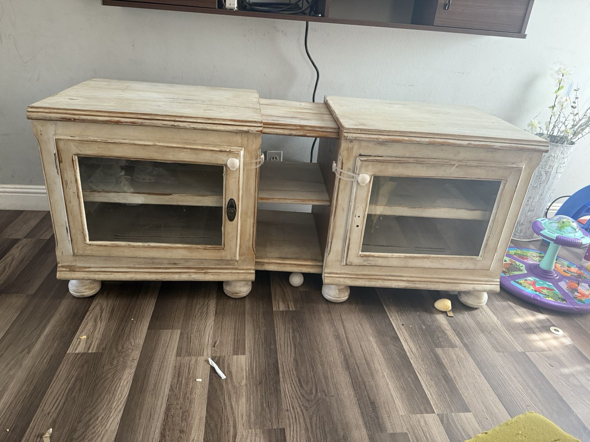 Extending TV entertainment center extends to 61 inches