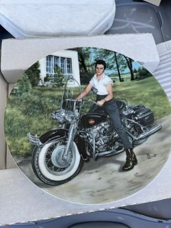 Elvis Presley Plate Rare. Elvis On His Harley. Bradford Exchange Looking At A Legend