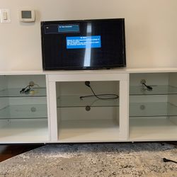 TV Stand/Entertainment Center/Shelf