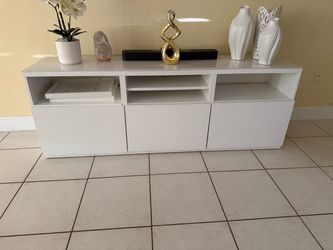 Tv console in white