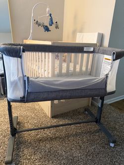 Baby Bedside Bassinet – $40