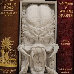 Predator Monster Fantasy Bookend Horror Book Nook
