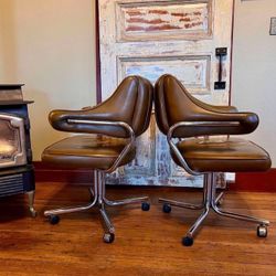 Two mid-century styled rolling chairs - Selling as a pair