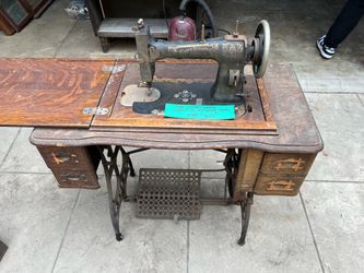 Singer sewing machine Vintage