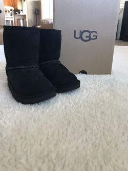 Ugg size 8 toddler