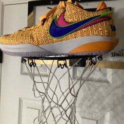 LeBron 20’s Lazer Yellows