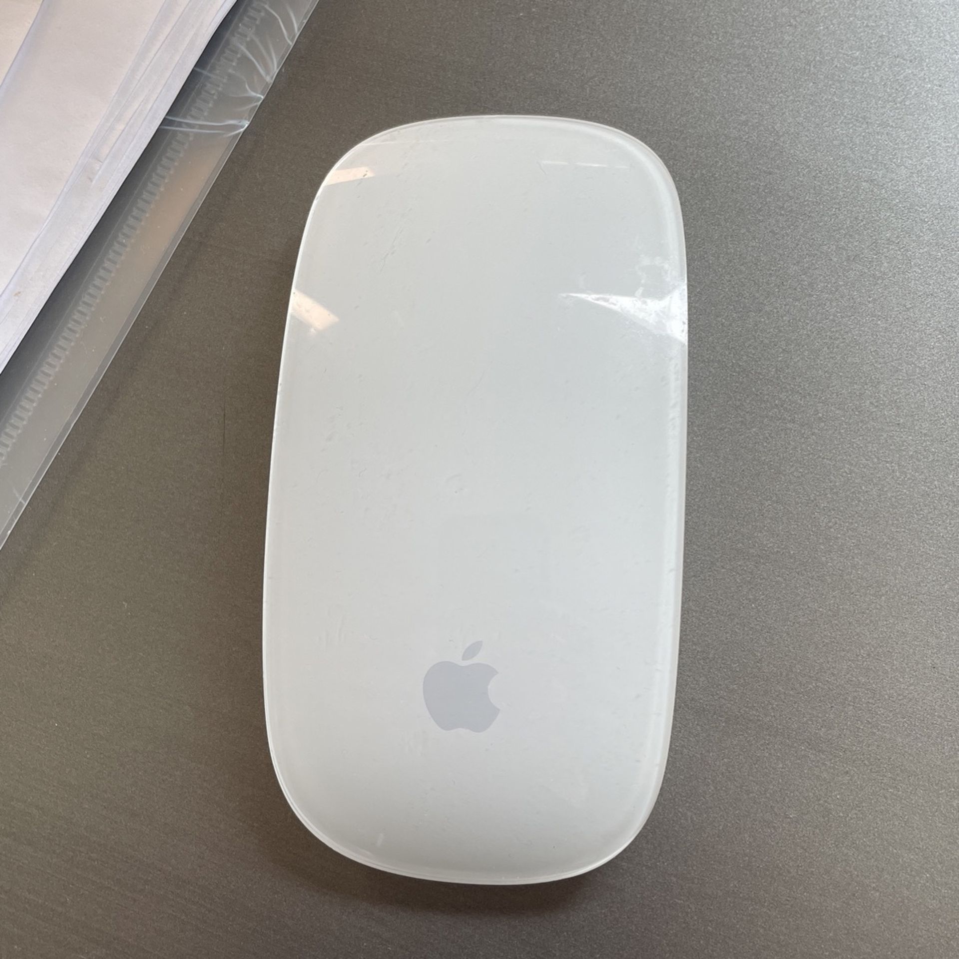 Apple Magic Mouse 1 + Rechargeable Batteries
