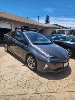 2018 Toyota prius three touring