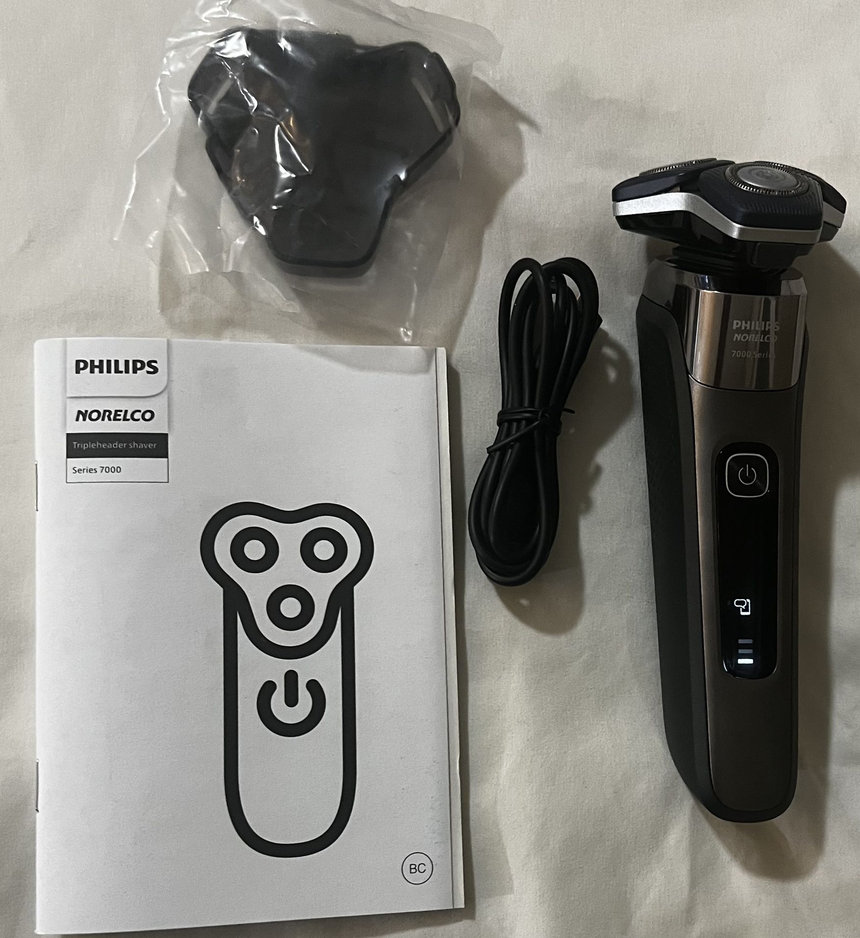 Philips Norelco Shaver 7200 Rechargeable Wet & Dry Electric Shaver with SenseIQ Technology and Pop up Trimmer S7887/82