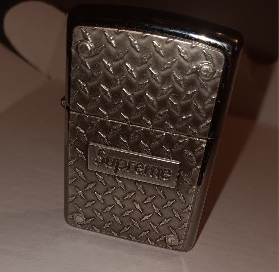 NWT Supreme Box Logo Engraved Diamond Plate Metal Zippo Lighter