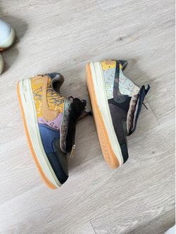 Travis Scott forces size 13