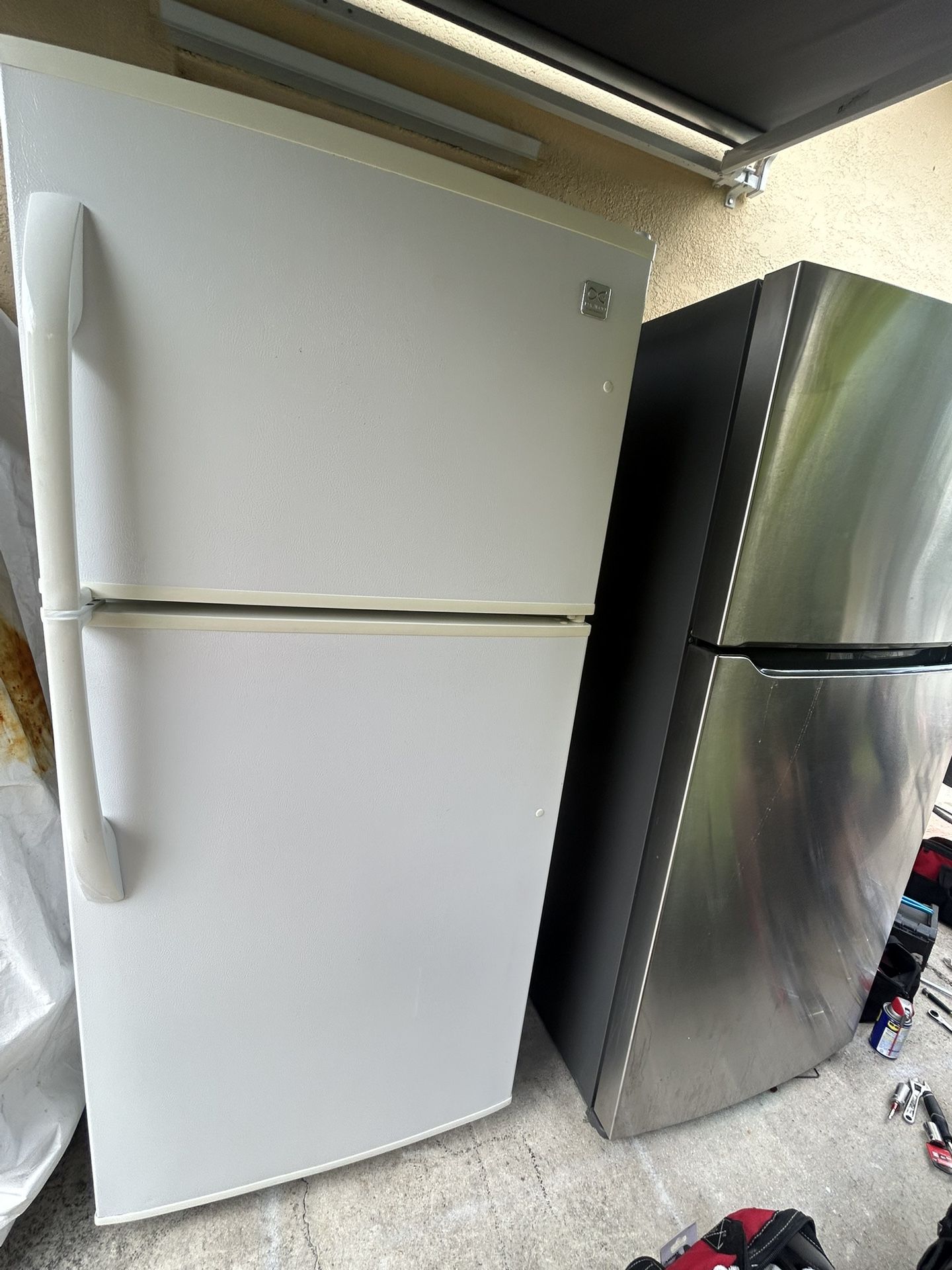 Refrigerator 