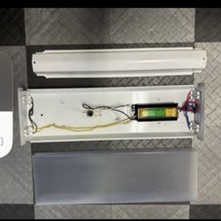 2’ Fluorescent Light Fixture