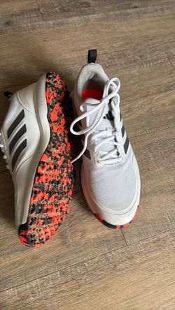 Tennis shoes for boys zise. 9 1/2