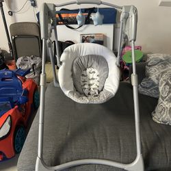 Graco Slim Spaces Compact Baby Swing 