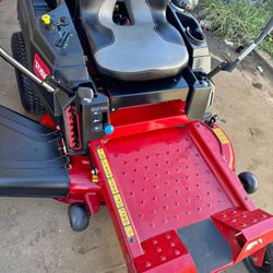 Toro TimeCutter 42 in. Briggs and Stratton 15.5 HP Zero Turn Riding Mower with Smart Speed
