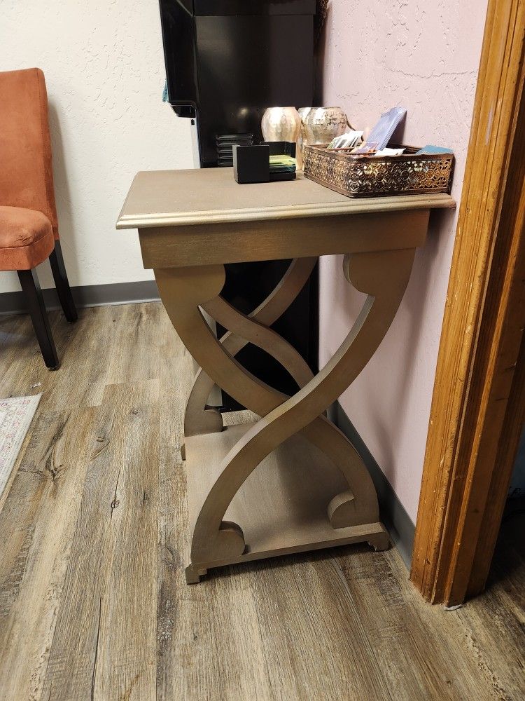 2 Matching End Tables