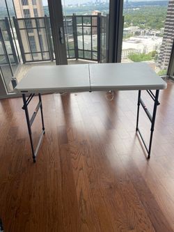 Adjustable folding table