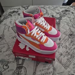 Puma  Karmen Rebelle Mid Jr. Size 4