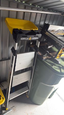 Escalera de aluminum y cierra