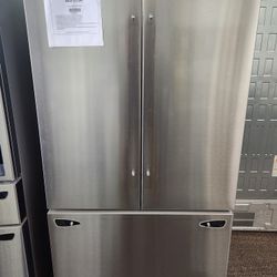 27 cu. ft. Smart Counter Depth MAX French Door Refrigerator with
Internal Water Dispenser in PrintProof Stalnless Steel