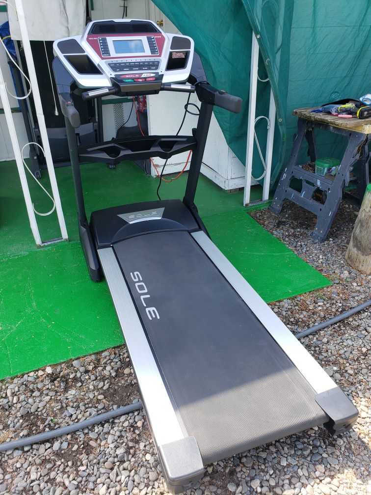 Sole Fitness F80 Model Treadmill, Like New 