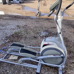 Schwinn 420 Elliptical Excercise Trainer. 