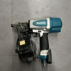 Makita Pneumatic 2-1/2 in. 15° Siding Coil Nailer