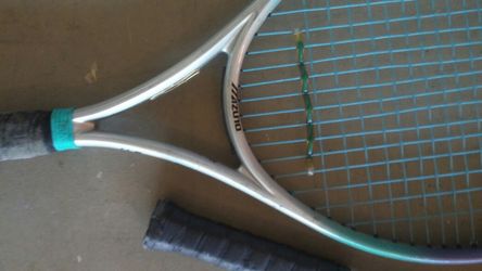 Tennis rackets one oversize the other one Panther Club 3 needs gone pro models