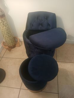 Small seat with leg rest