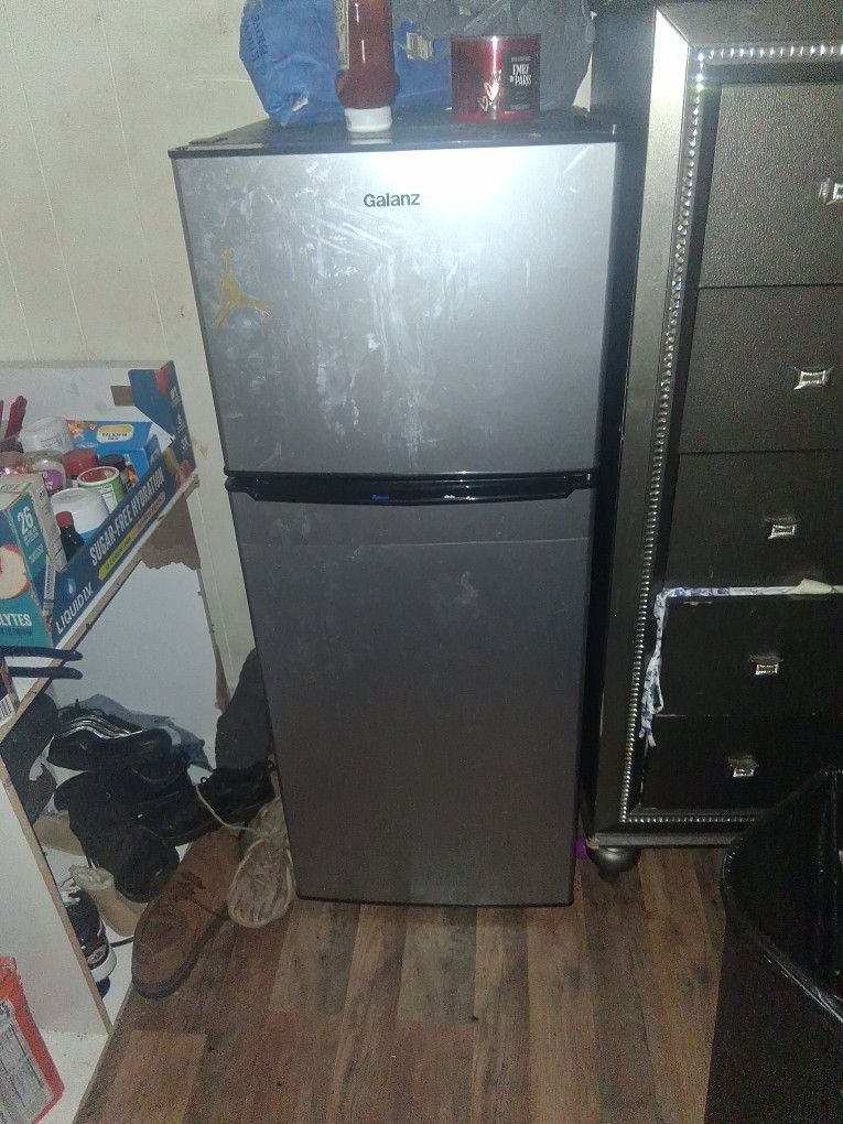Minni Fridge 4.6 Ft
