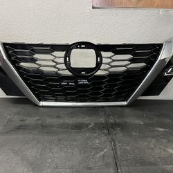 2020-2021-2022 NISSAN SENTRA GRILL OEM USED 