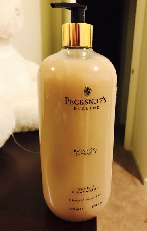 Pecksniff's England shower gel enriched with vanilla and macadamia