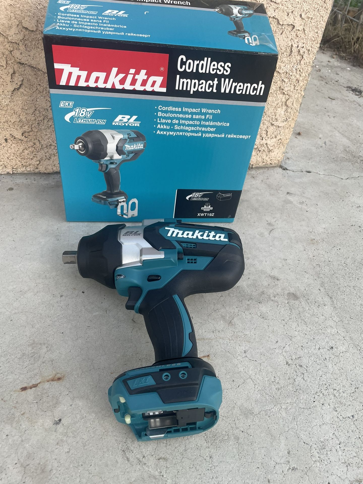 Makita 18V LXT Lithium-Ion Brushless Cordless High Torque 1/2 in. 3-Speed Drive Impact Wrench (Tool-Only)