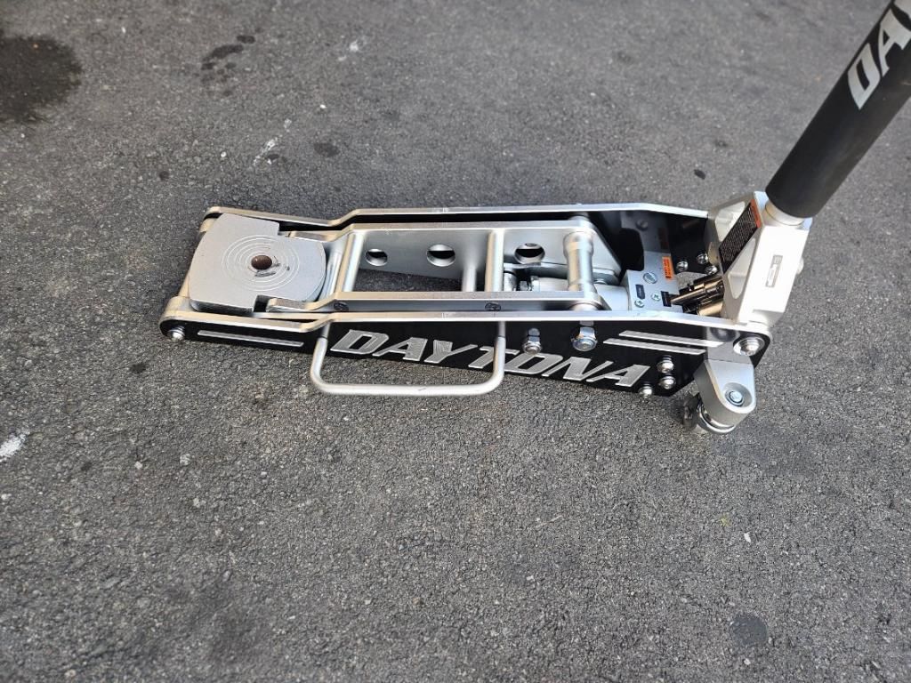 DAYTONA 1.5 ton Ultra-Low-Profile Lightweight High-Performance Aluminum Racing Jack
