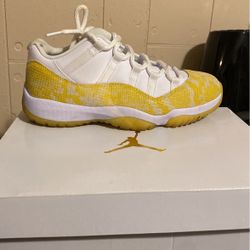 Wmns Air Jordan 11 Retro Low Size 9