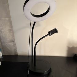 Ring Lamp With Phone Holder