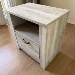 Nightstand - Modern / Light Gray