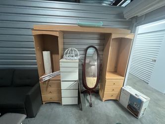 Entertainment center