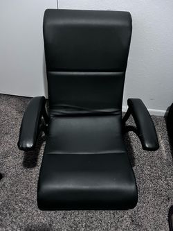 Foldable gaming chair with blu tooth speakers